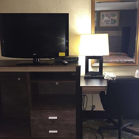 Track & Turf Motel Mount Laurel Extérieur photo
