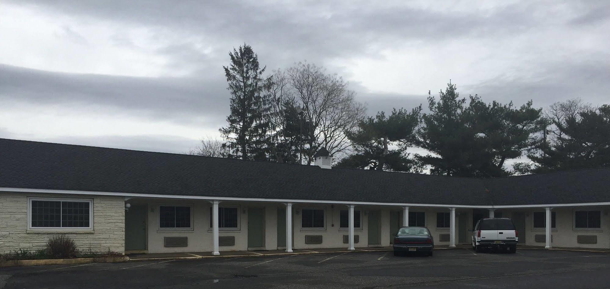 Track & Turf Motel Mount Laurel Extérieur photo