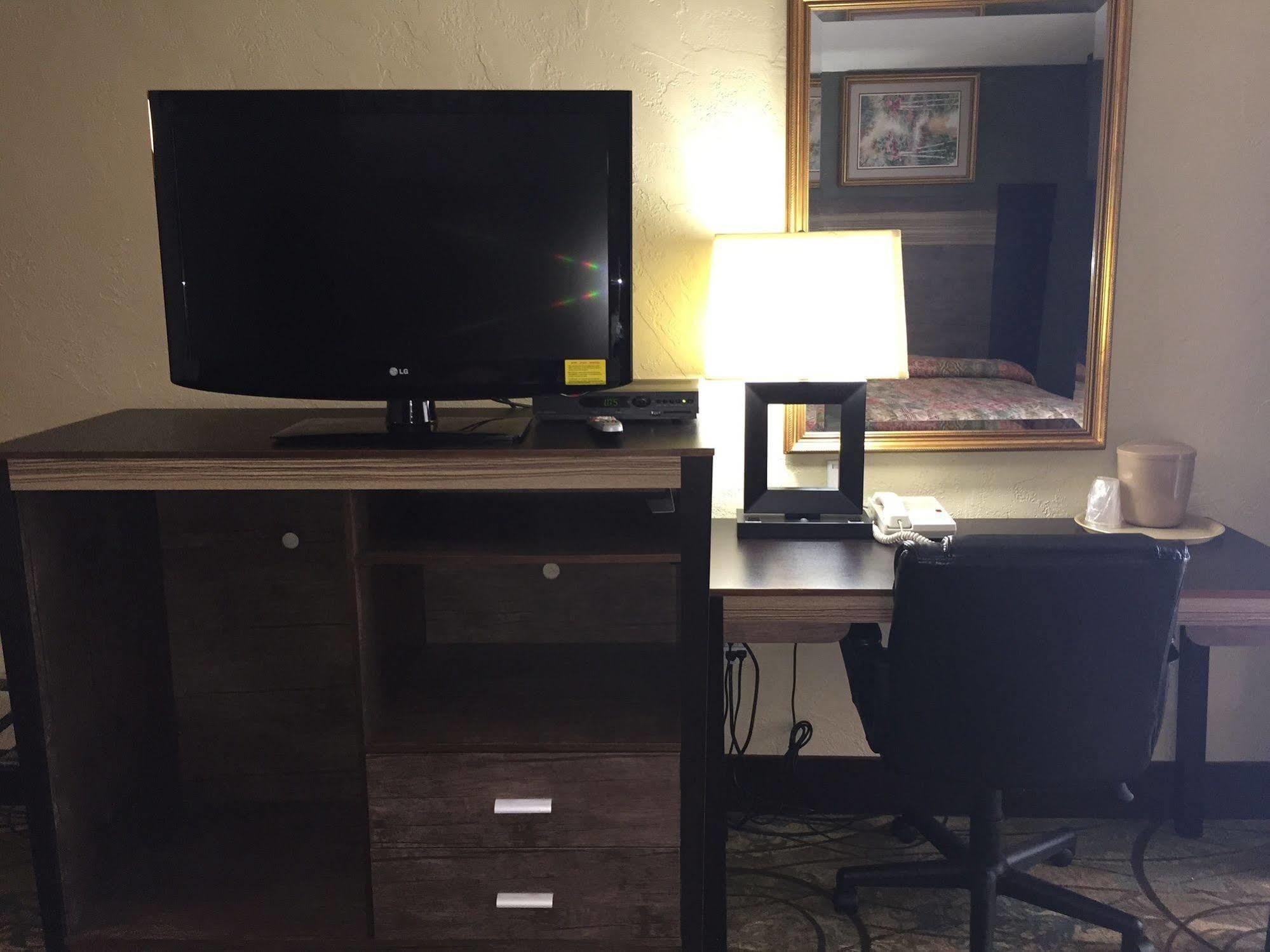 Track & Turf Motel Mount Laurel Extérieur photo