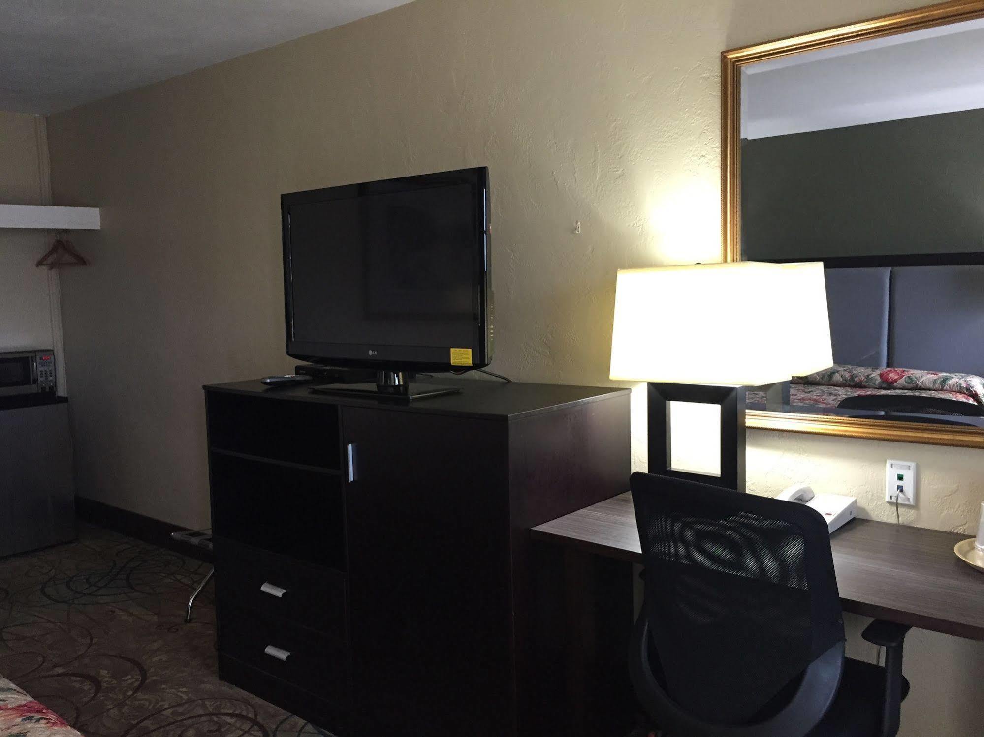 Track & Turf Motel Mount Laurel Extérieur photo