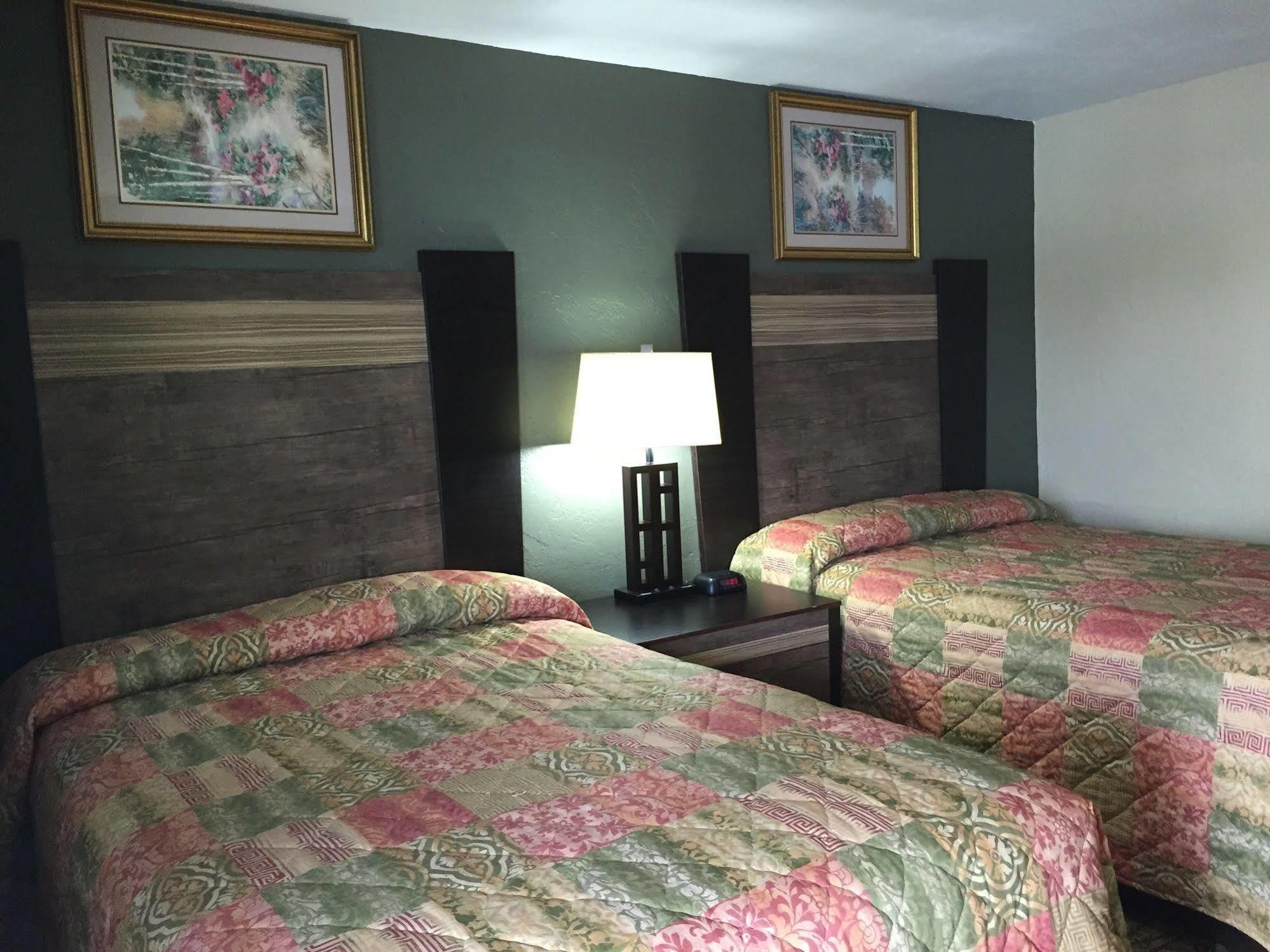 Track & Turf Motel Mount Laurel Extérieur photo